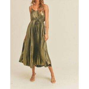 MIOU MUSE Jude Elegant Metallic Pleated Dress in Gold, Large